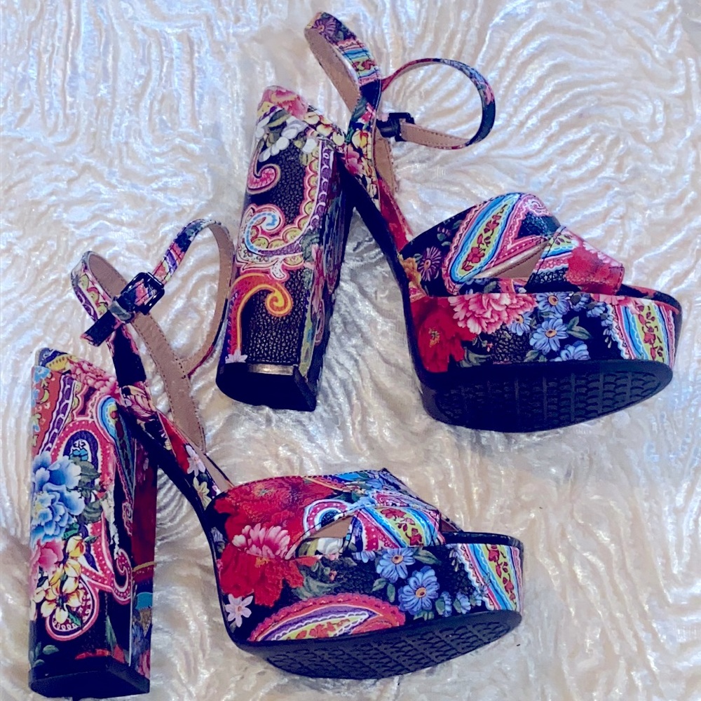 Chinese Laundry Rose Graphic Heels